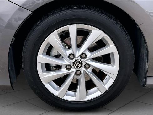 Used 2021 Toyota Camry LE image 9