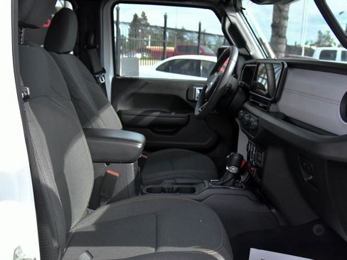 Used 2024 Jeep Wrangler Willys image 46