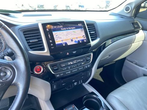 Used 2018 Honda Pilot Touring image 44