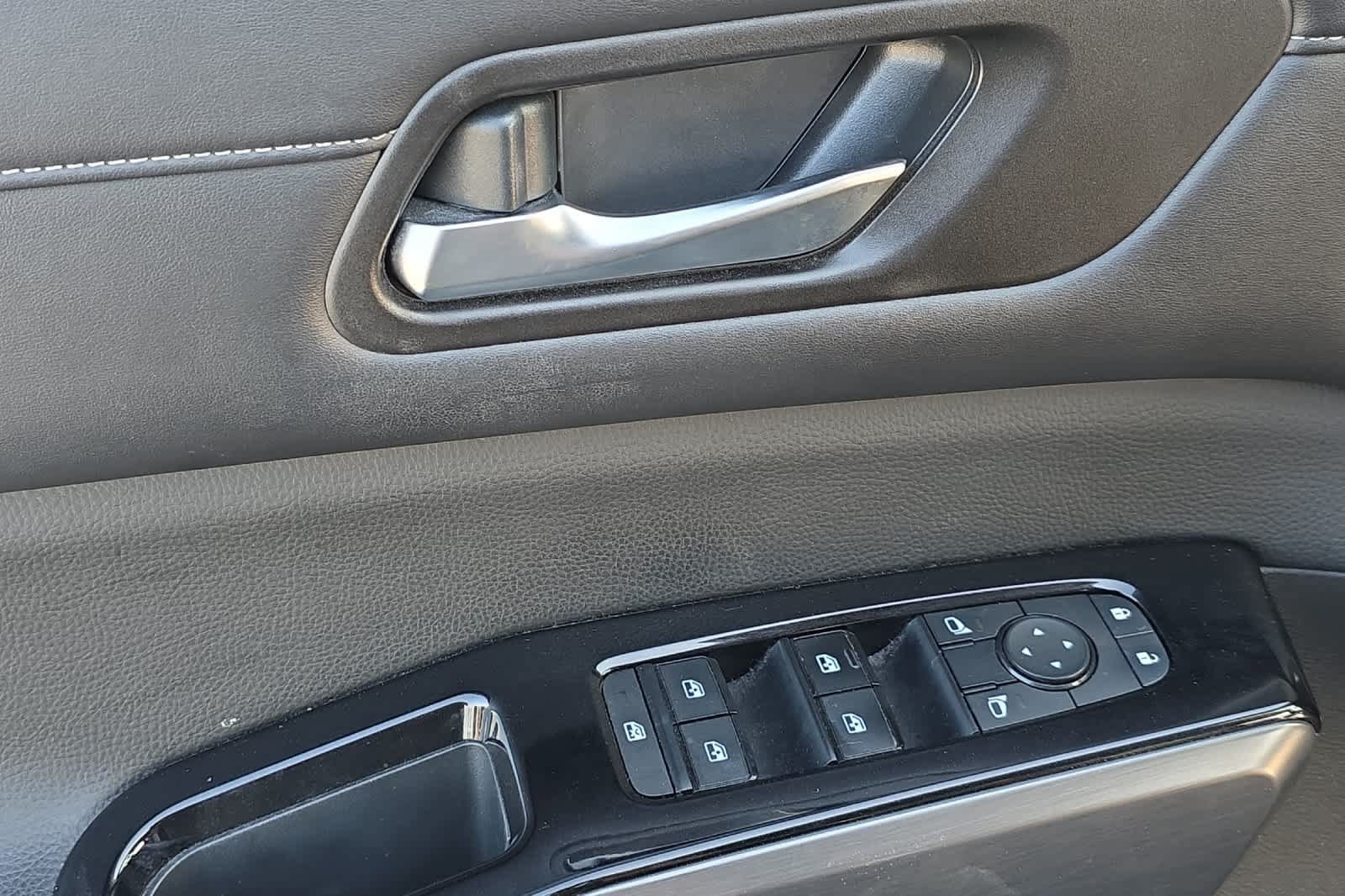Used 2022 Nissan Pathfinder SL w/ Cargo Package FWD image 15