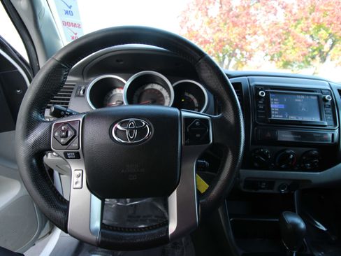 Used 2015 Toyota Tacoma PreRunner image 7