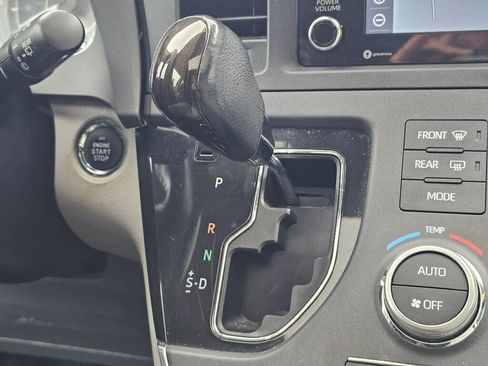Used 2018 Toyota Sienna XLE AWD/4WD image 33