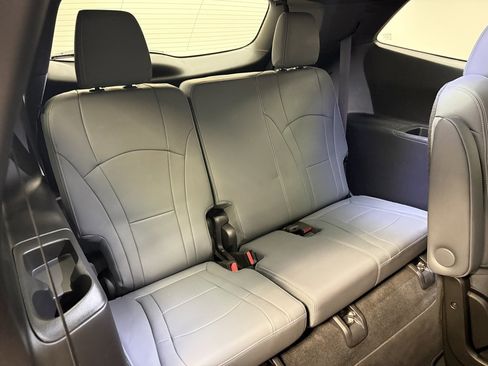 Used 2023 Buick Enclave Essence image 20