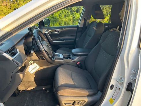 Used 2021 Toyota RAV4 XLE FWD image 15