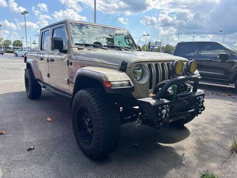 Used 2022 Jeep Gladiator Overland w/ Trailer Tow Package AWD/4WD image 7