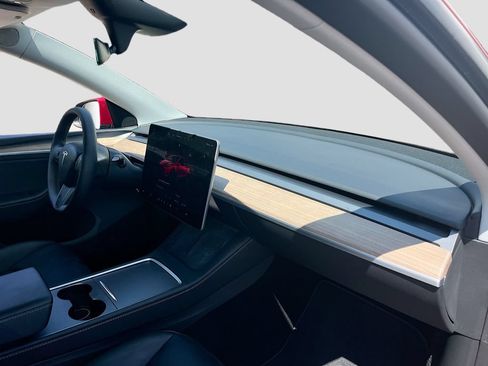 Used 2024 Tesla Model Y Long Range AWD/4WD image 29