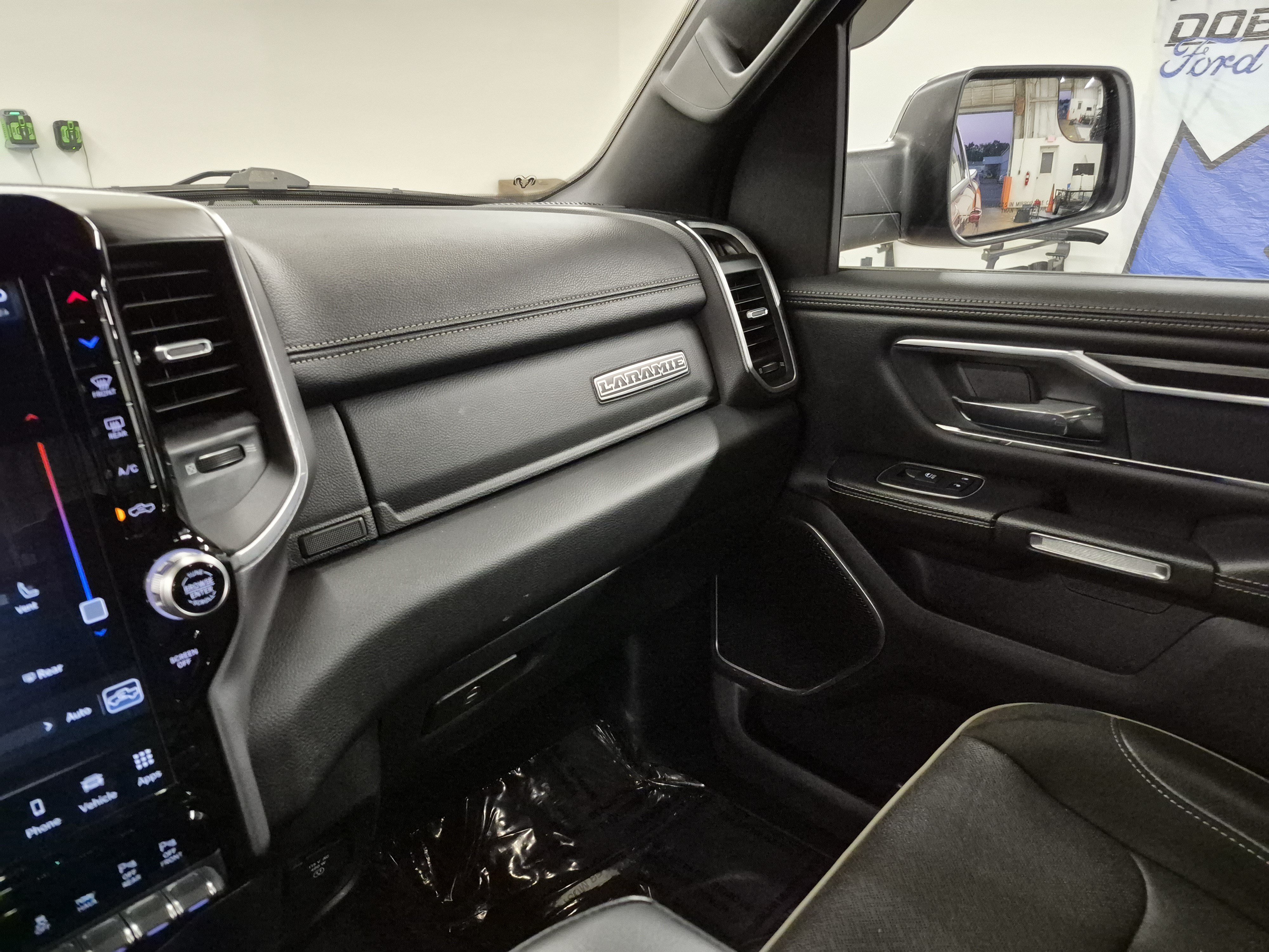 Used 2023 RAM 1500 Laramie AWD/4WD image 18