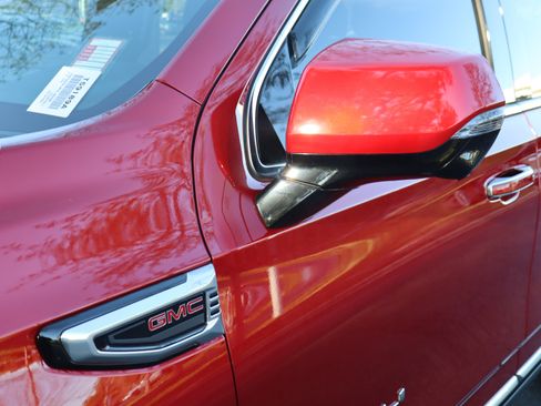 Used 2025 GMC Yukon Denali w/ Sun & Power Step Package image 16