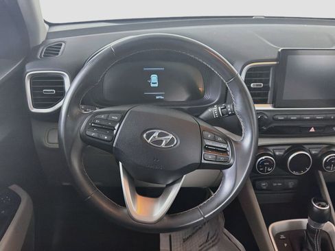 Used 2025 Hyundai Venue SEL FWD image 17