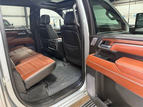 Used 2024 GMC Sierra 3500 Denali Ultimate image 40