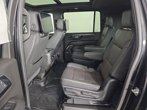 Used 2025 Chevrolet Suburban High Country AWD/4WD image 22