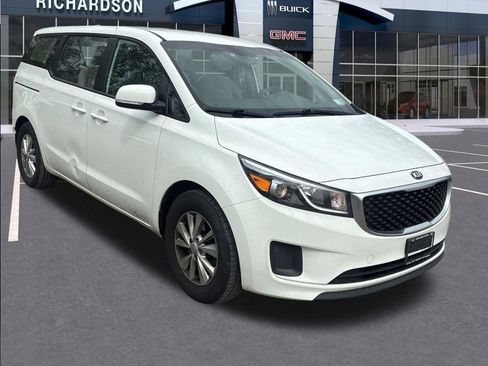 Used 2017 Kia Sedona L FWD image 4