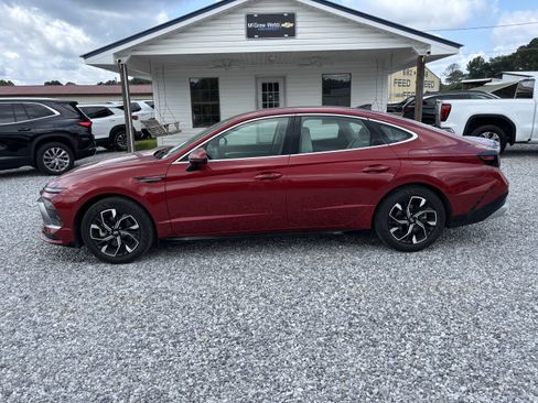 Used 2025 Hyundai Sonata SEL FWD image 2