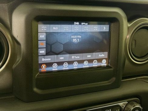 Used 2023 Jeep Gladiator Sport image 14