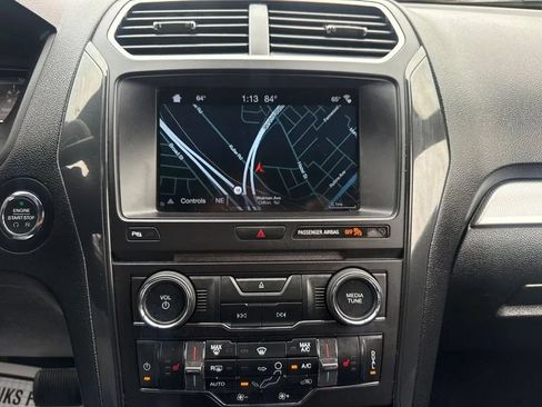 Used 2017 Ford Explorer XLT w/ Equipment Group 202A AWD/4WD image 21
