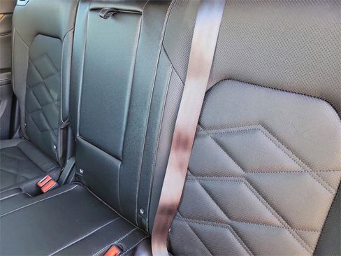 Used 2025 Volkswagen Atlas SE image 15