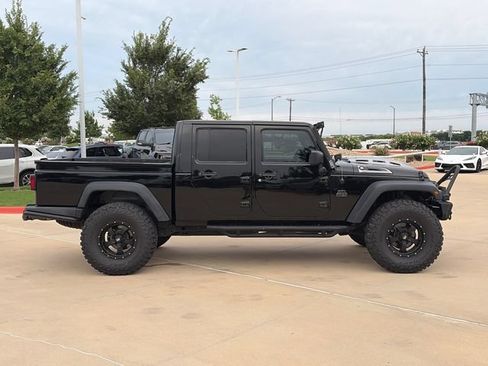 Used 2018 Jeep Wrangler Unlimited Rubicon w/ Connectivity Group AWD/4WD image 10