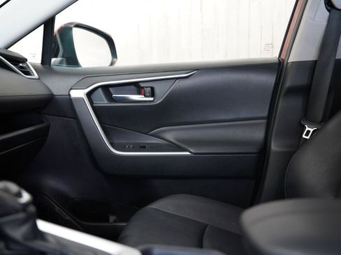 Used 2019 Toyota RAV4 XLE Premium FWD image 29