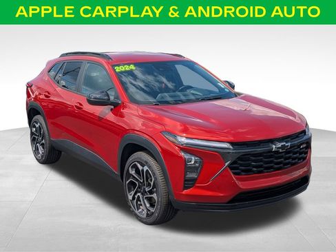 Used 2024 Chevrolet Trax RS w/ Driver Confidence Package FWD image 4