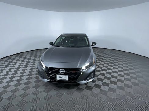 Used 2025 Nissan Altima 2.5 SR AWD/4WD image 3