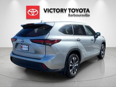 Used 2024 Toyota Highlander XLE image 7