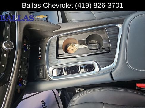 Used 2022 Buick Enclave Essence w/ Sport Touring Edition FWD image 16