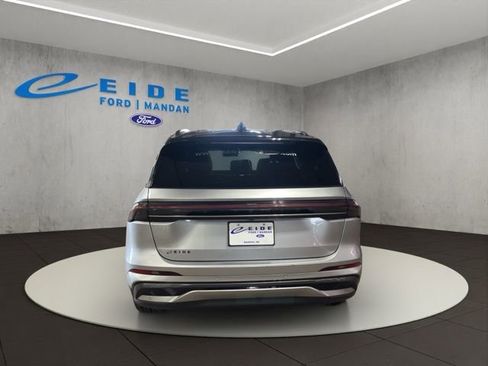 Used 2024 Lincoln Nautilus Reserve w/ Equipment Group 202A AWD/4WD image 8