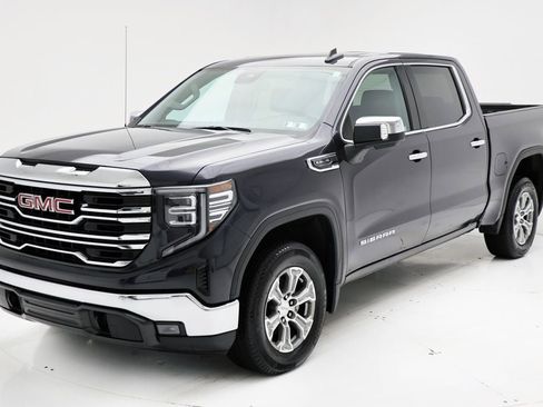 Used 2025 GMC Sierra 1500 SLT image 2