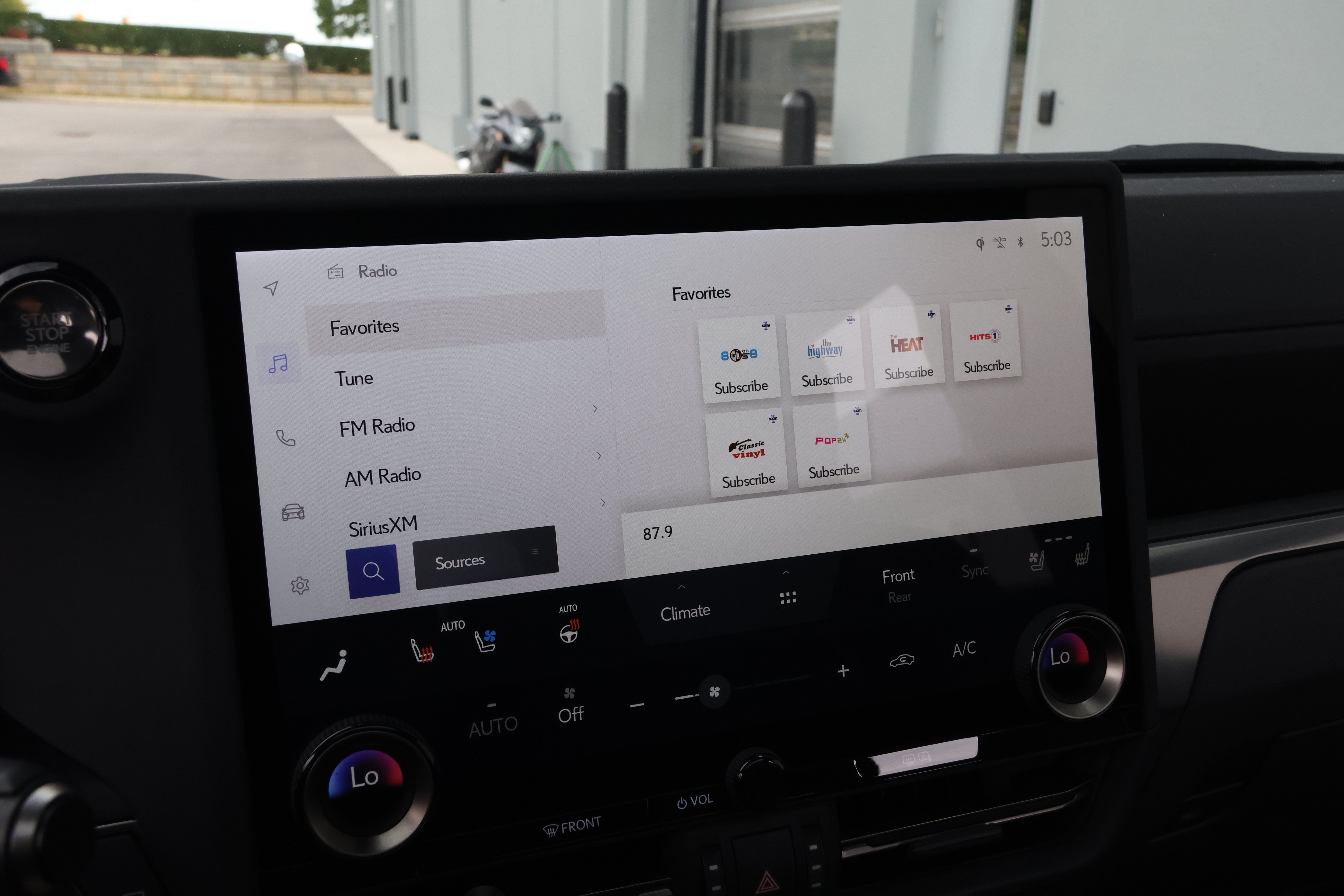 Used 2024 Lexus GX 550 w/ Accessory Package (2T) AWD/4WD image 21
