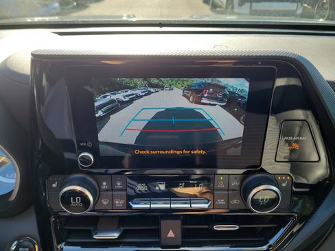 Used 2023 Toyota Highlander XSE FWD image 34