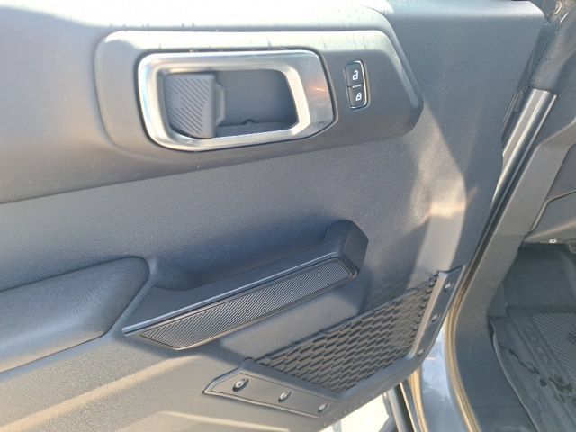 Used 2025 Ford Bronco Badlands AWD/4WD image 14