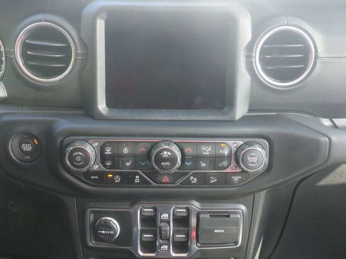 Used 2021 Jeep Wrangler Unlimited Sahara AWD/4WD image 16
