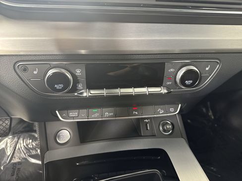 Used 2023 Audi Q5 e Premium Plus w/ Premium Plus Package AWD/4WD image 6