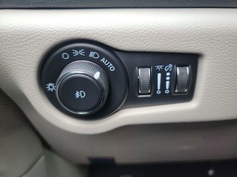 New 2023 Chrysler Pacifica Touring-L image 43