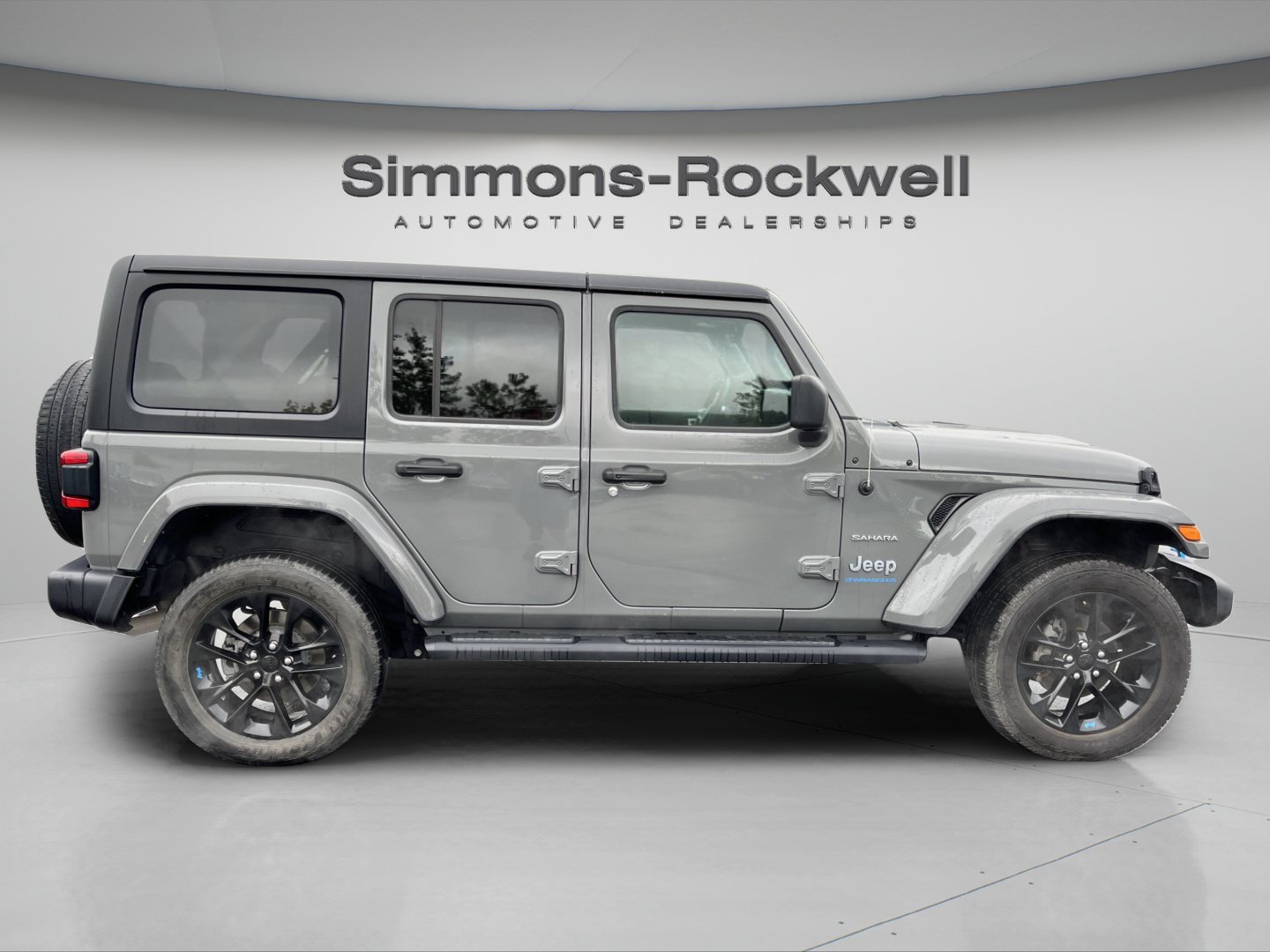 Used 2023 Jeep Wrangler Unlimited Sahara AWD/4WD image 8