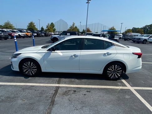 Used 2025 Nissan Altima 2.5 SV FWD image 4