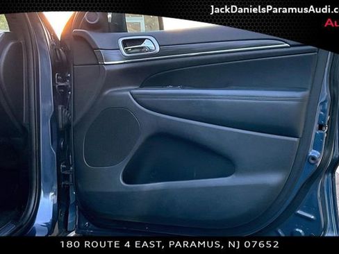 Used 2020 Jeep Grand Cherokee Limited AWD/4WD image 16