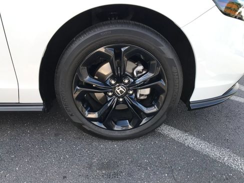 Certified 2025 Honda Accord SE image 5
