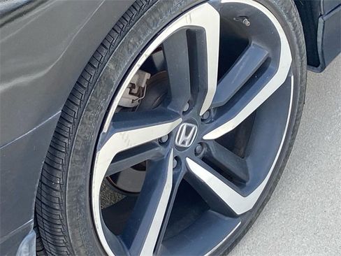 Used 2018 Honda Accord Sport image 8