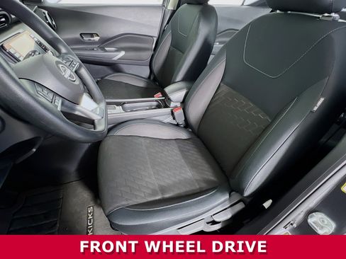 Used 2023 Nissan Kicks SV image 3