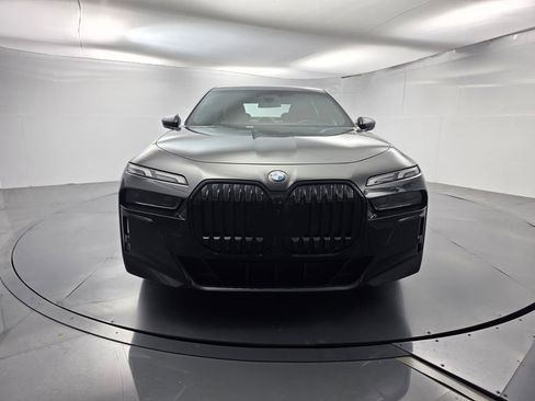 Used 2024 BMW 740i image 2