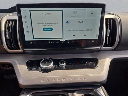 Used 2025 Ford Expedition Active RWD image 17