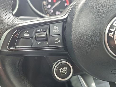 Used 2023 Alfa Romeo Stelvio Ti image 32