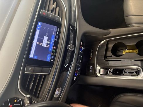 Used 2024 Buick Enclave Premium image 33