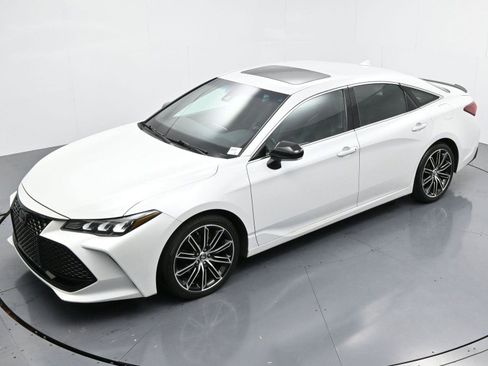 Used 2019 Toyota Avalon XSE image 34