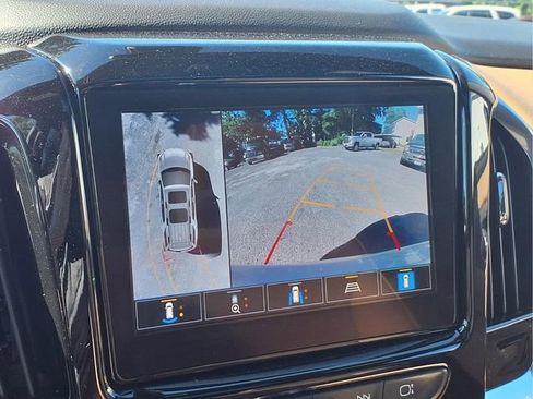 Used 2023 Chevrolet Traverse Premier FWD image 8