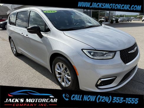 Used 2026 Chrysler Pacifica Limited FWD image 10