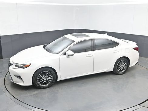 Used 2017 Lexus ES 350 w/ Luxury Package FWD image 33