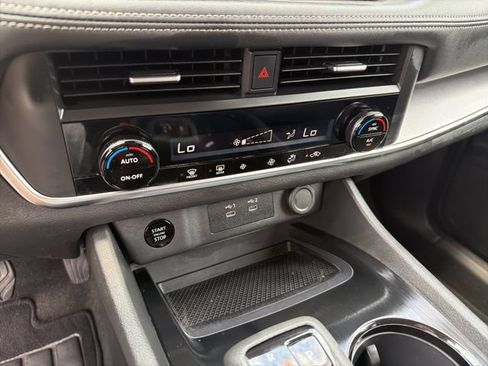 Used 2024 Nissan Rogue SV AWD/4WD image 18