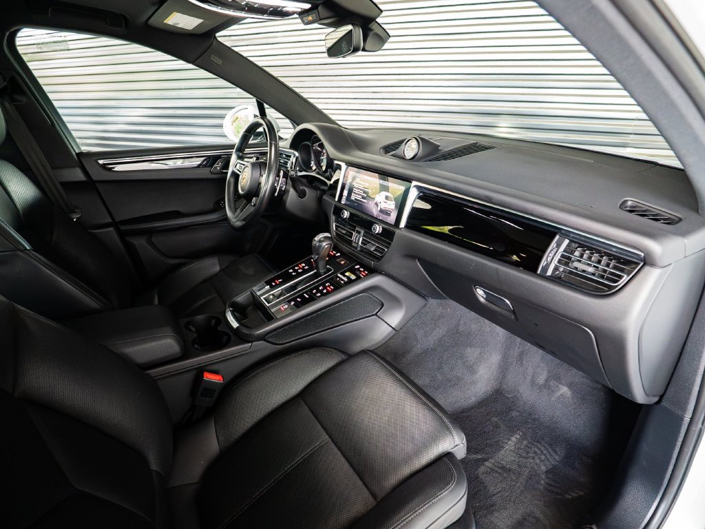 Certified 2023 Porsche Macan AWD/4WD image 28